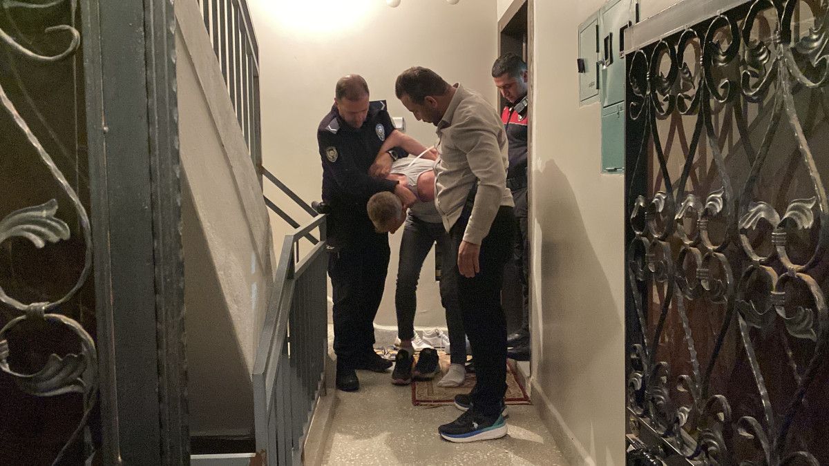 eskisehirde aile ici kavga sonrasi kendisini odaya kapatti ozel harekat timi devreye girdi 1 yXLXAkq3