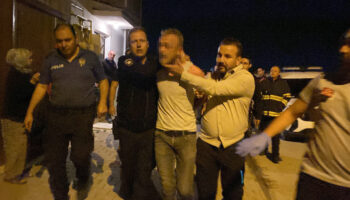 eskisehirde aile ici kavga sonrasi kendisini odaya kapatti ozel harekat timi devreye girdi mRDdpQHp