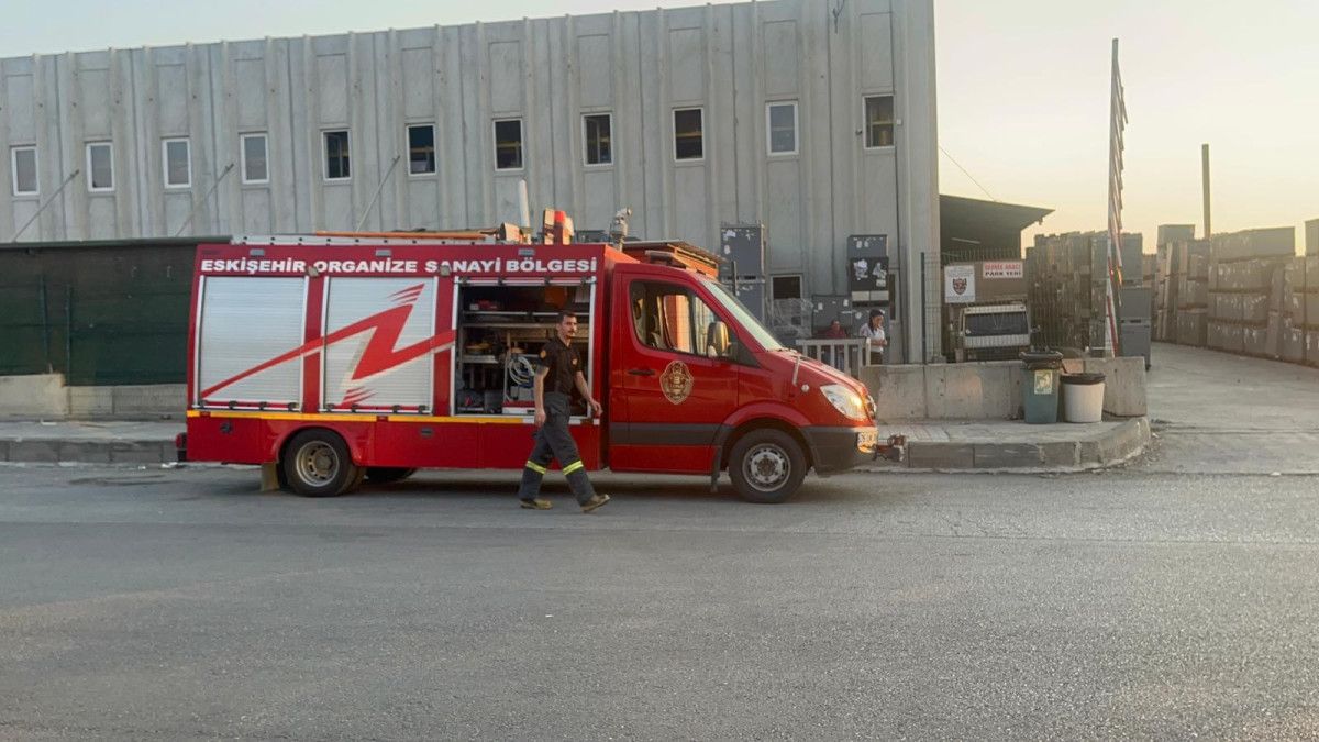 eskisehirde isci makineye sikisti 0 yG6wKCXa