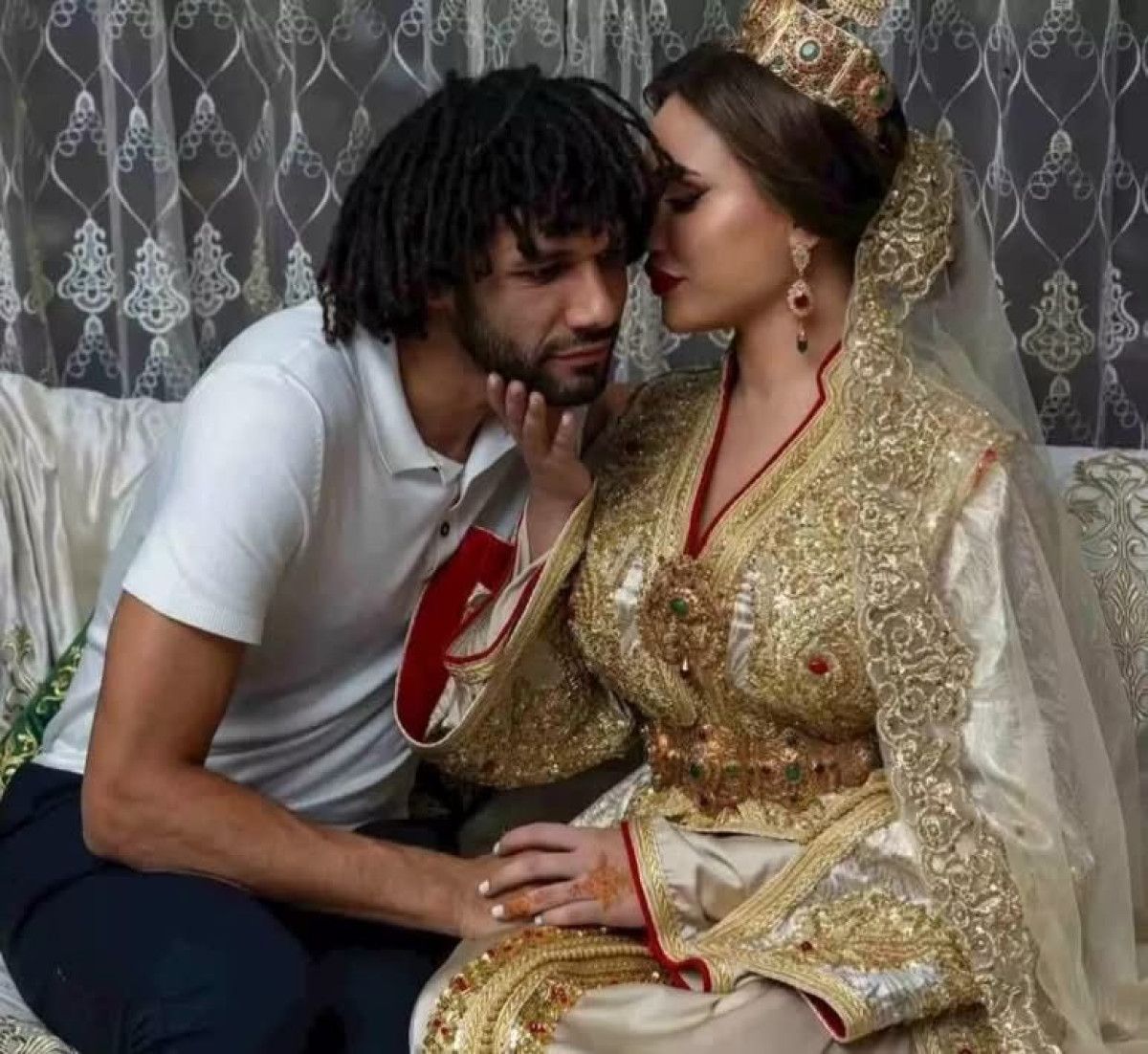 evli olan eski besiktasli mohamed elneny ikinci kez dunyaevine girdi 0 yGYlclQG