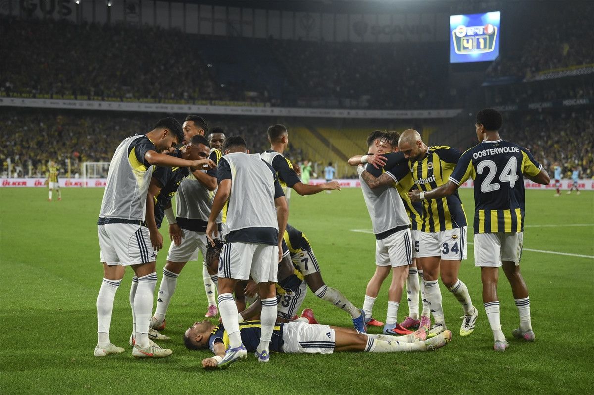fenerbahce taraftarinin destegiyle yoluna devam etti 5 j3lEEGWs