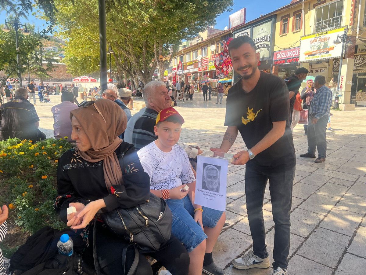 fenerbahce taraftarlari jose mourinhonun gidisini helva dagitarak kutladi 0