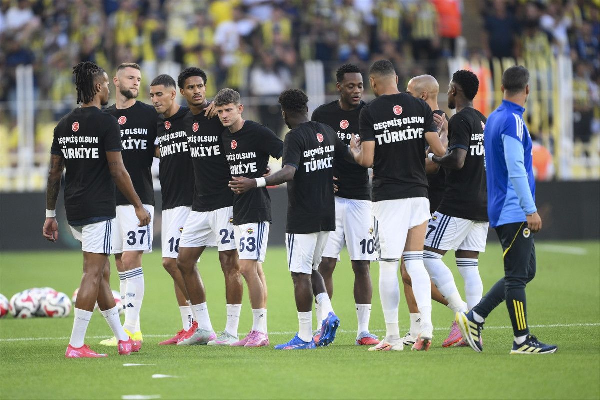 fenerbahceli futbolculardan yangin ve deprem mesaji 0 rX44NCTs