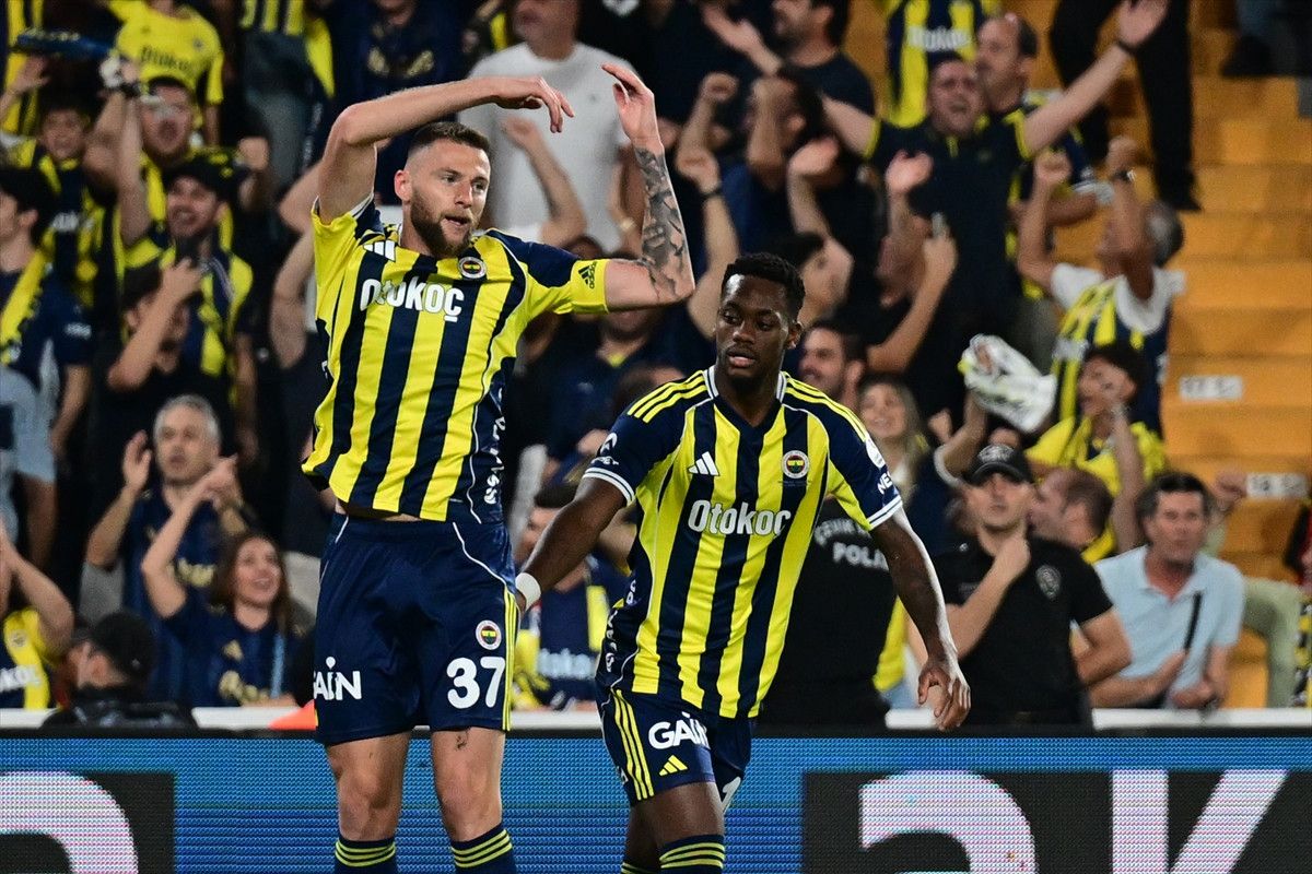 fenerbahcenin super ligdeki ilk golu milan skriniardan 0 Um3kDYSN