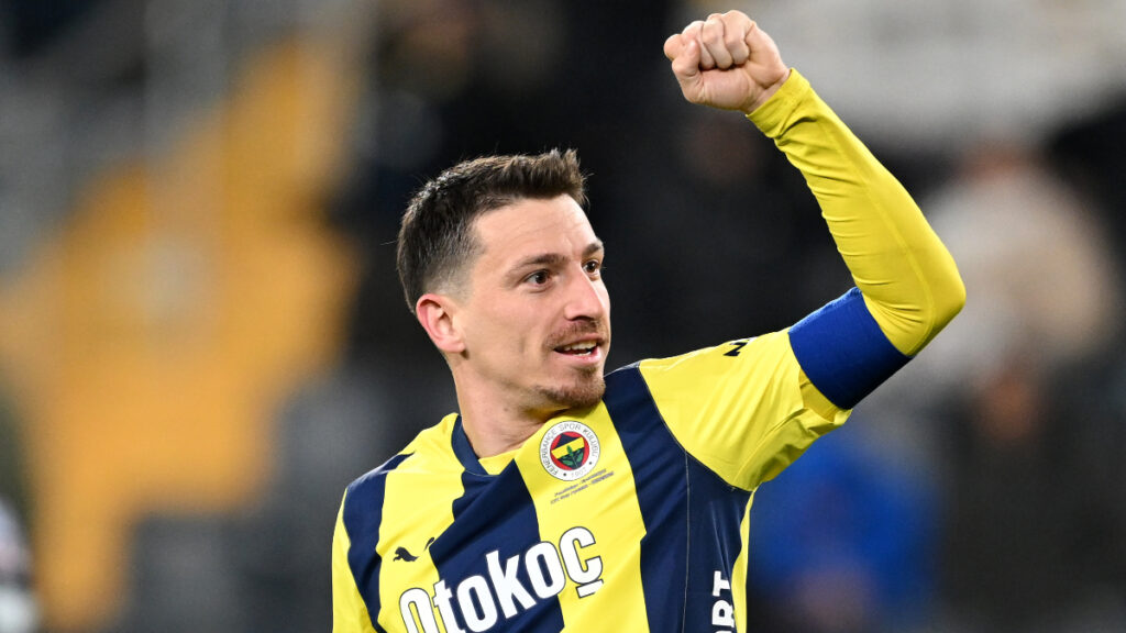 fenerbahcenin yeni kaptani mert hakan yandas oldu mMc4JWkc