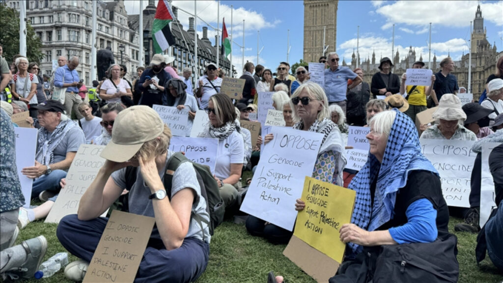 filistine destek grubunun teror orgutu ilan edildigi ingilterede 400den fazla kisi gozaltina alindi F1NsRjjz