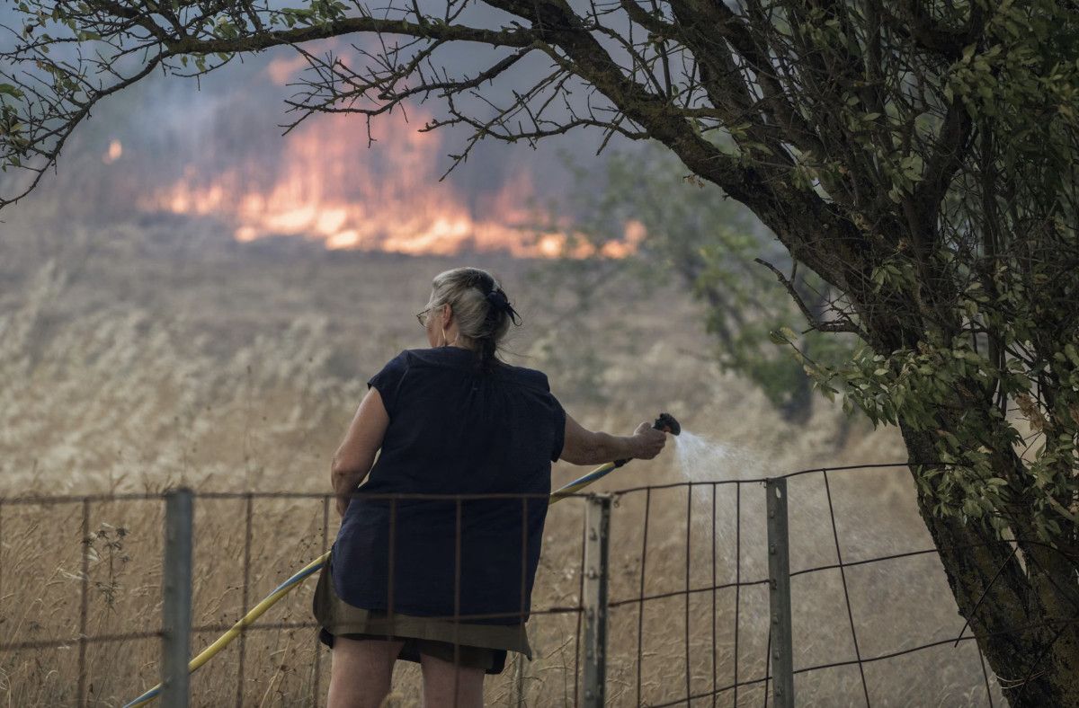 fransada 16 bin hektari kule ceviren yangin henuz kontrol altina alinamadi 3 ZlZ5cG48
