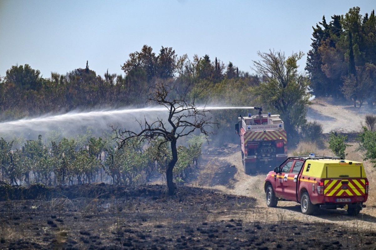 fransadaki yangin kontrol altina alindi 3 9ma7bg2K