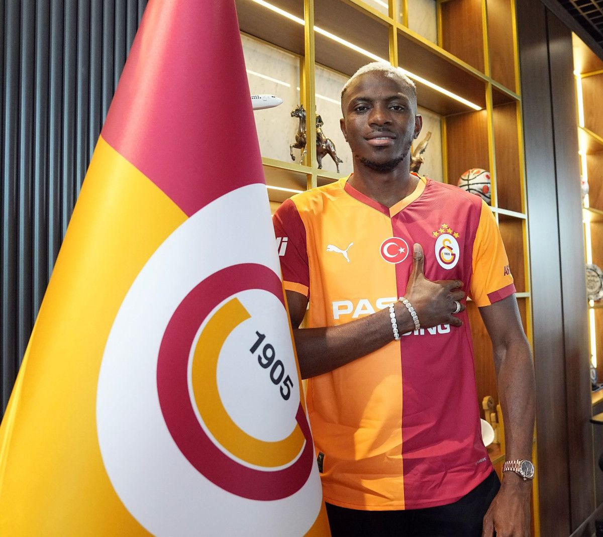 galatasarayin tarihe gecen transferi victor osimhen 1 WlLf3FQ1