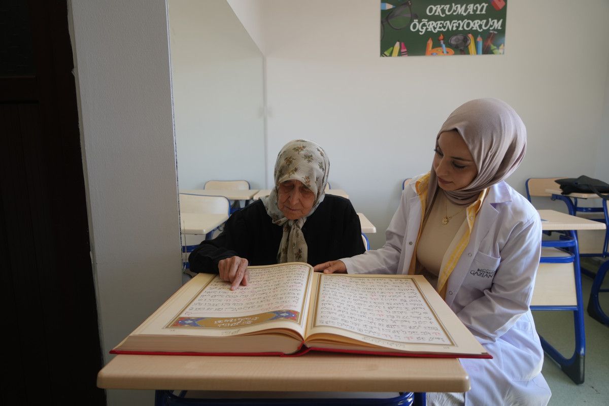 gaziantepte 87 yasinda kuran i kerim okumayi ogrendi 0 eiWZdnLP