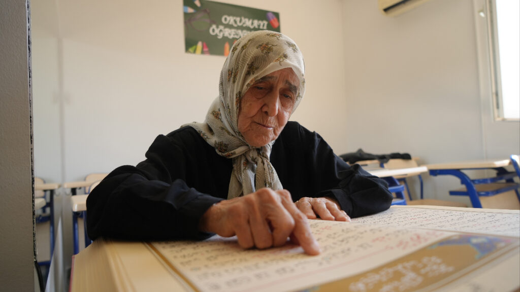 gaziantepte 87 yasinda kuran i kerim okumayi ogrendi 9XNRDMrI