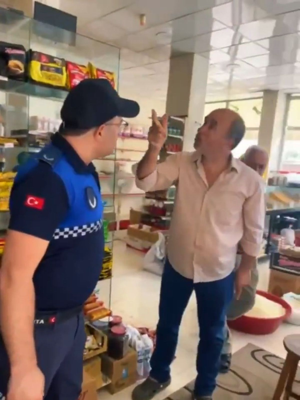 gaziantepte tarihi gecmis urun satan marketin sahibi zabitalara saldirdi 0 nfBY7CBb