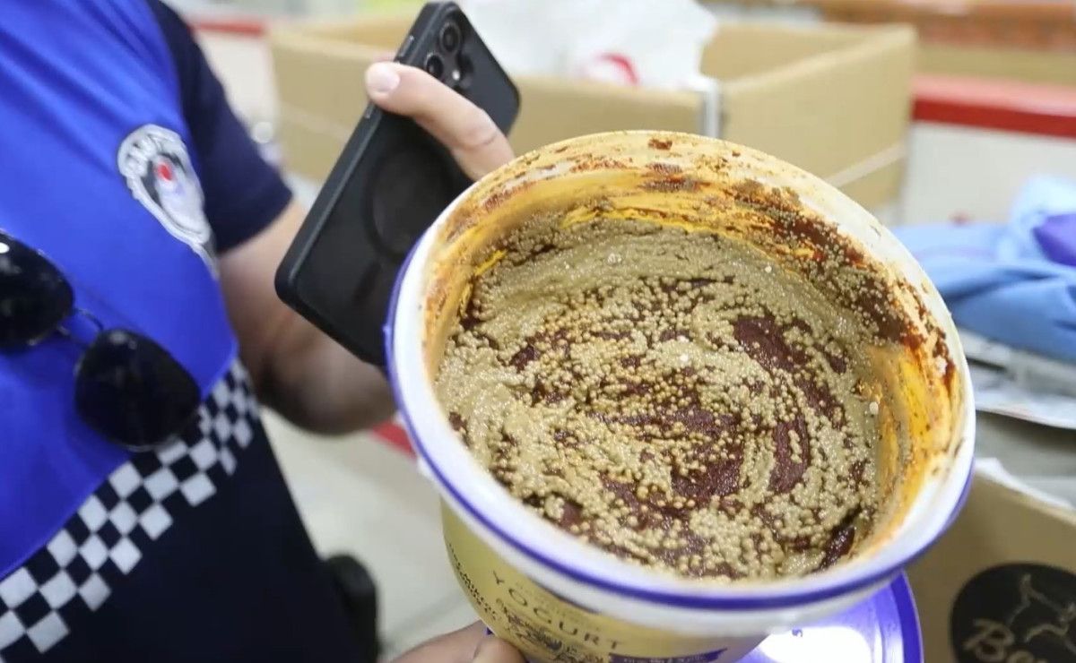 gaziantepte zabitaya saldiran esnafin is yerinden 418 kilogram tarihi gecmis urun cikti 4 jTC67BGS