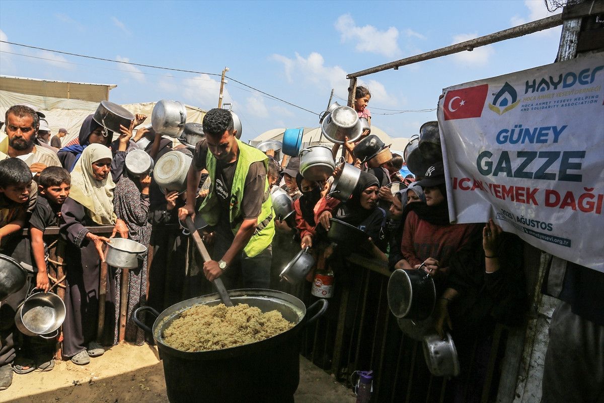 gazzede gida krizi filistinlilere yemek dagitildi 0 Mwbn7uV4
