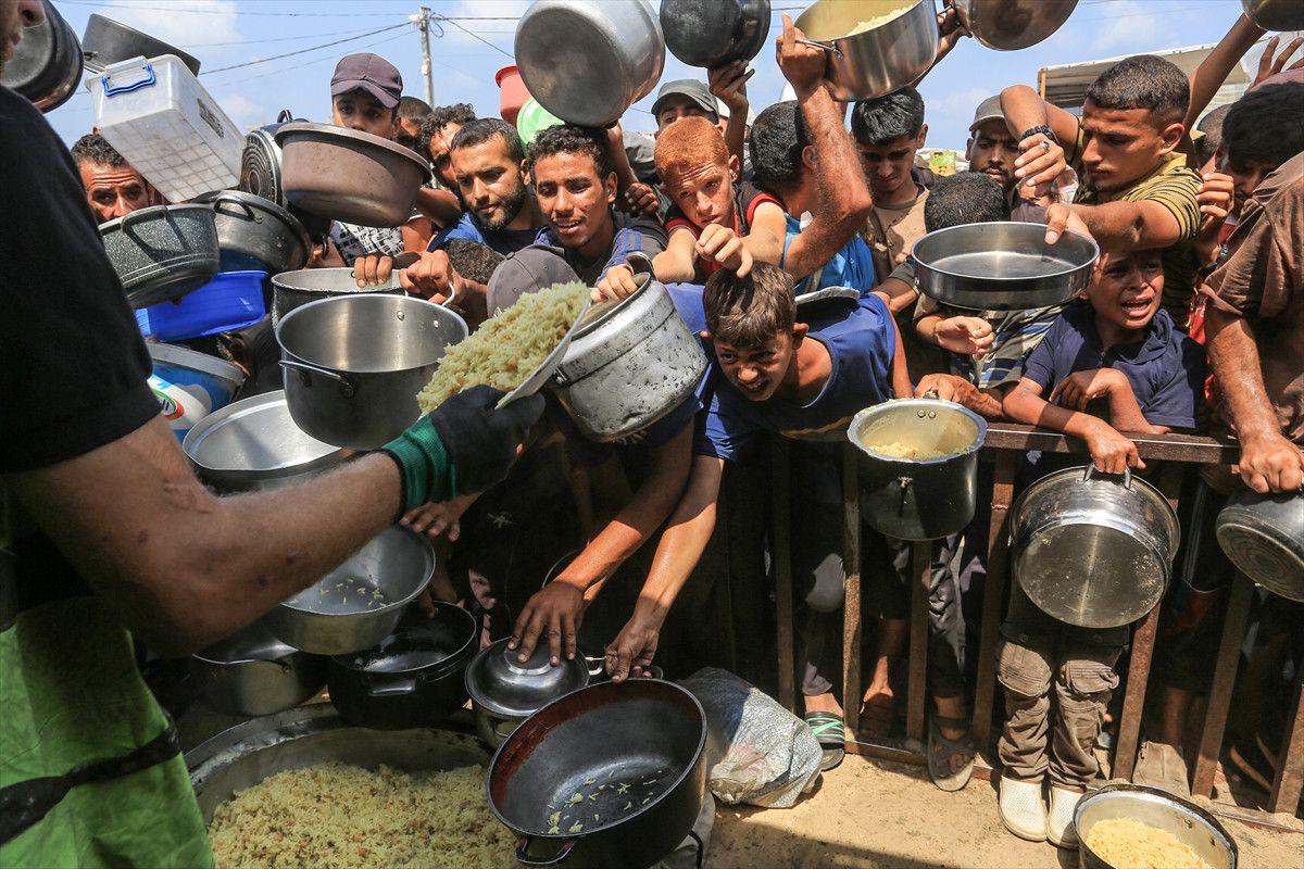 gazzede gida krizi filistinlilere yemek dagitildi 8 Q424bZur