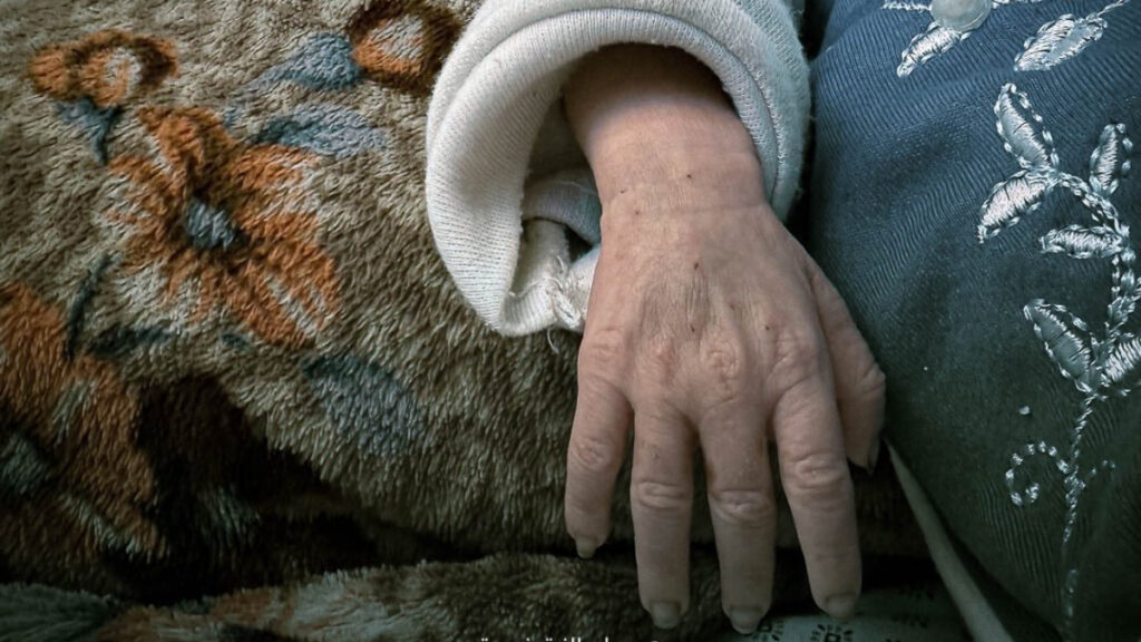 gazzede yurekleri burkan goruntu bir ihtiyarin degil filistinli bebegin eli EpAhnh4x