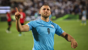 gazzenin yok edilmesini isteyen israilli futbolcunun transferine taraftar engeli Hs6bVYOv