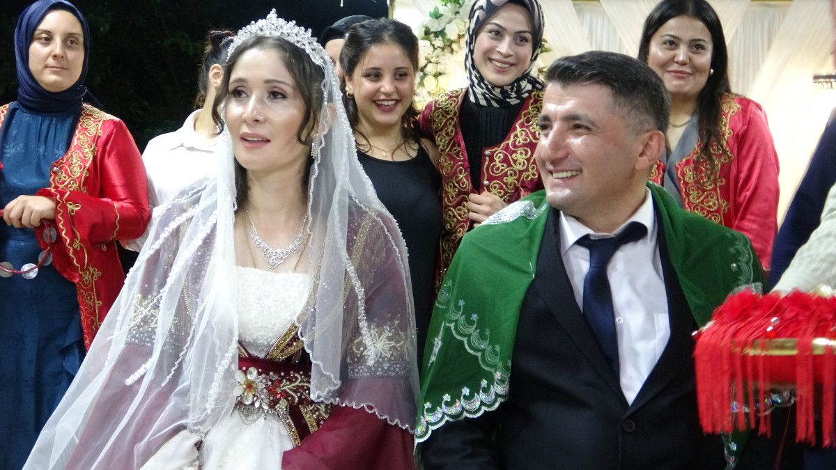 giresunda kacarak evlenen cift 17 yil sonra dugunlerini yapti 1 qW2KOmUA