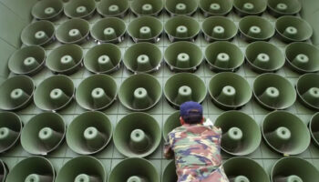 guney kore kuzey kore sinirindaki propaganda hoparlorlerini kaldirdi GKNmCyHe