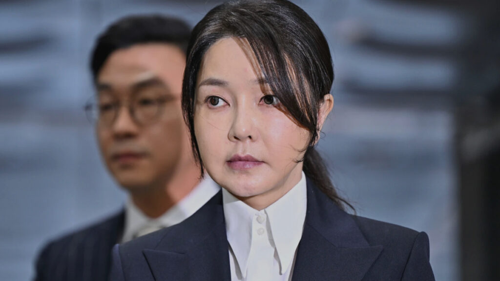 guney korenin eski first ladysi yolsuzluktan tutuklandi ZmKpuBNX