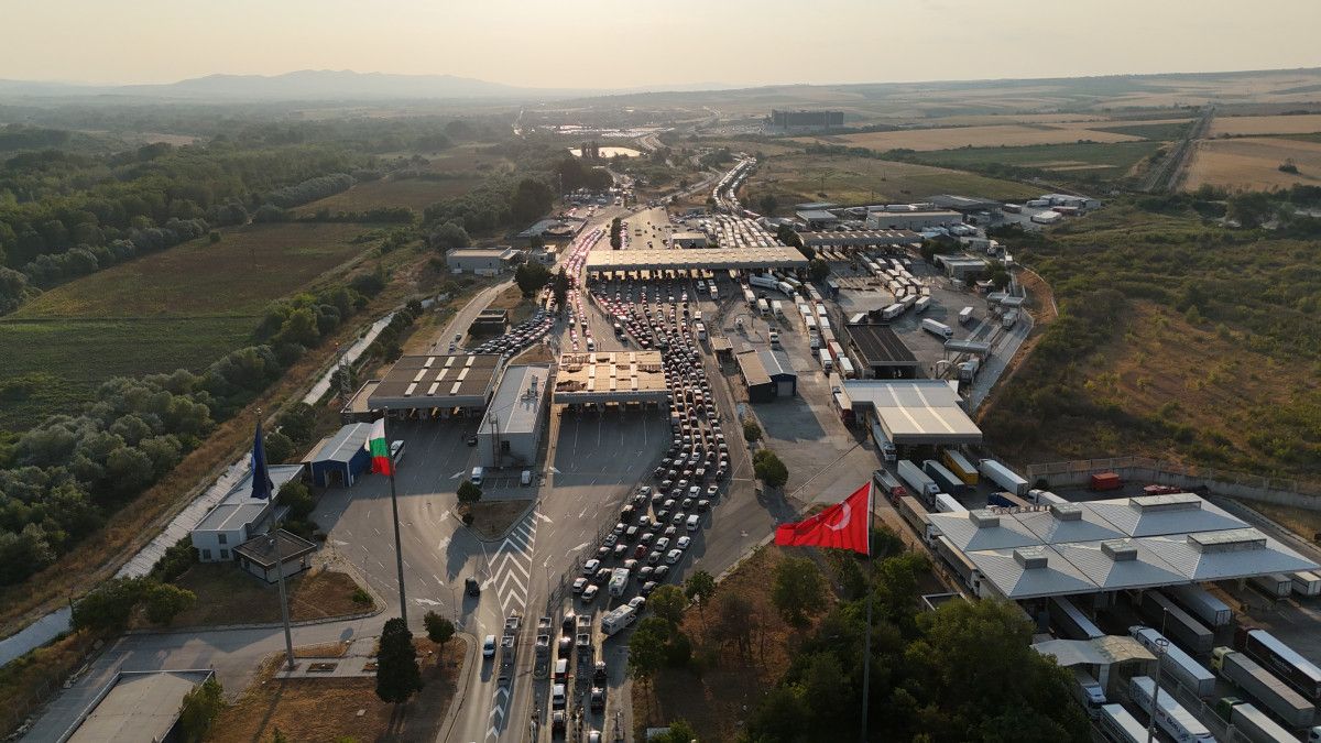 gurbetciler akin akin avrupaya donuyor 4