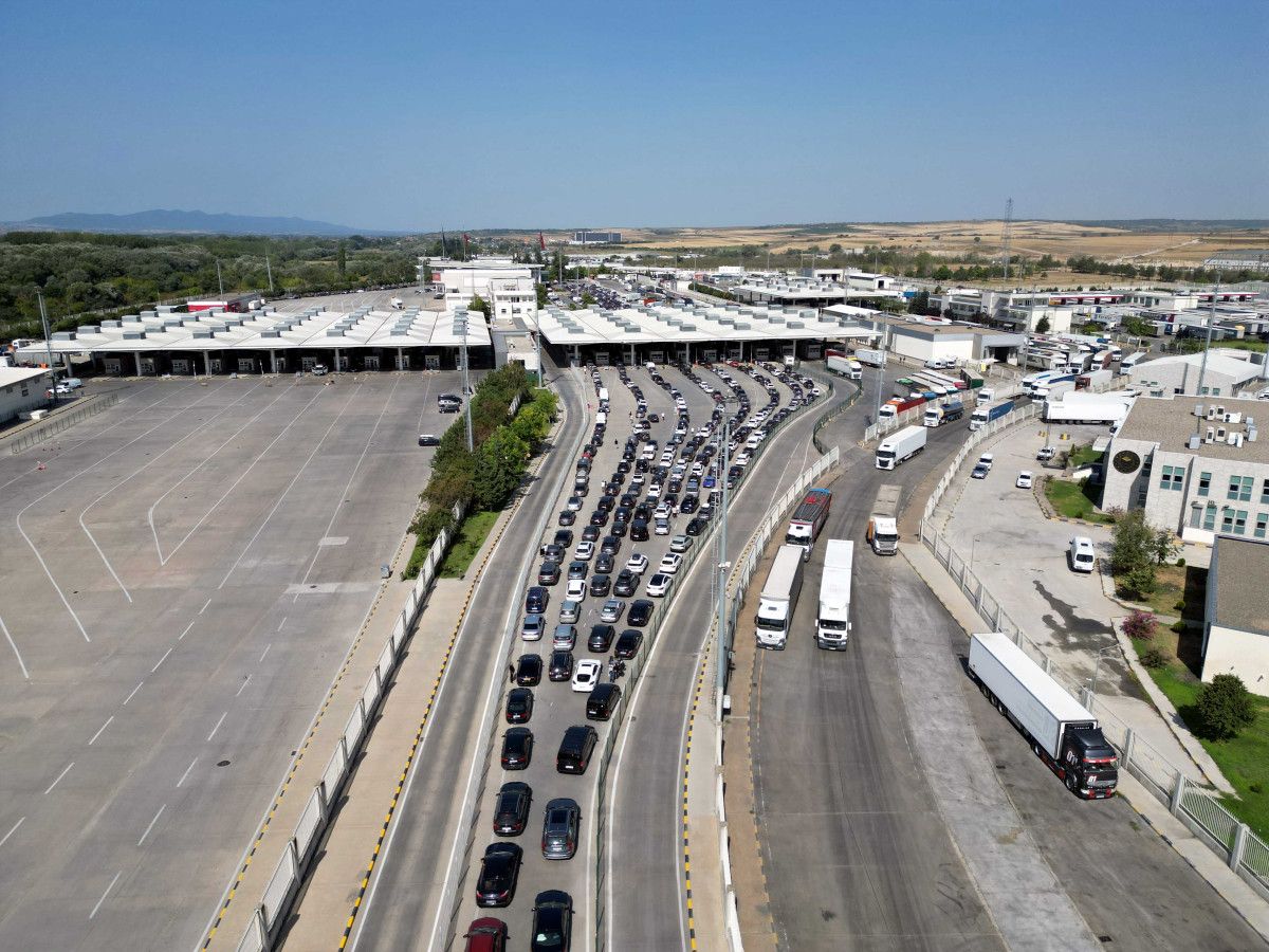 Gurbetçilerin dönüşü sürerken Kapıkule'de araç çıkış süresi, 2 saatten 39 dakikaya düştü 5 gurbetcilerin donusu surerken kapikulede arac cikis suresi 2 saatten 39 dakikaya dustu 4 q1Z4Uc6r