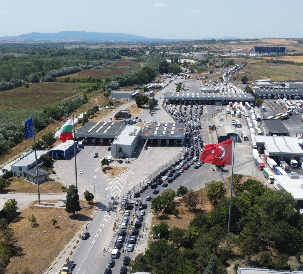 gurbetcilerin huzunlu donusu devam ediyor gelirken seviniyoruz giderken uzuluyoruz 0 qQ15ME8z