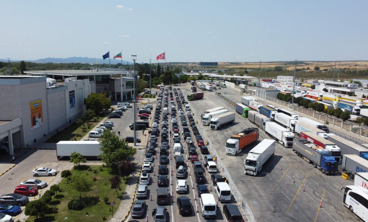 gurbetcilerin huzunlu donusu devam ediyor gelirken seviniyoruz giderken uzuluyoruz 4 eRZvISAn