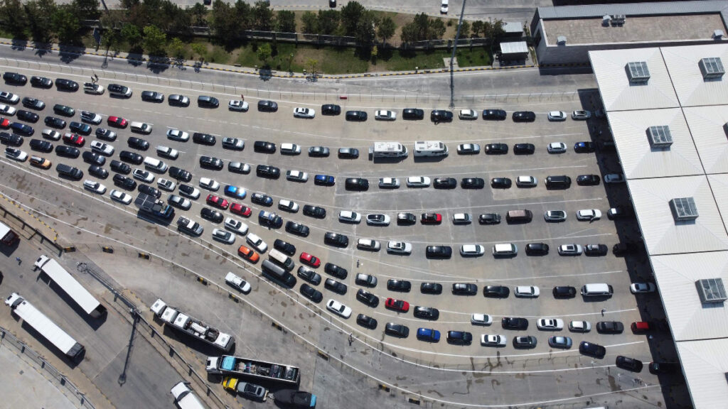 gurbetcilerin huzunlu donusu devam ediyor gelirken seviniyoruz giderken uzuluyoruz VBemjq3I