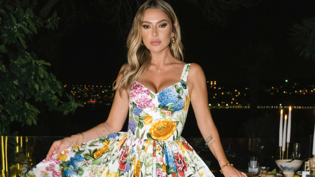 hadise leopar bikinisiyle poz verdi sarkiciya yorum yagdi wyw3NEEA