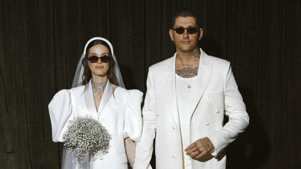 hamile irem helvacioglunun denizde uzerine cocuk dustu o anlar sosyal medya hesabindan anlatti xGyOOpWY