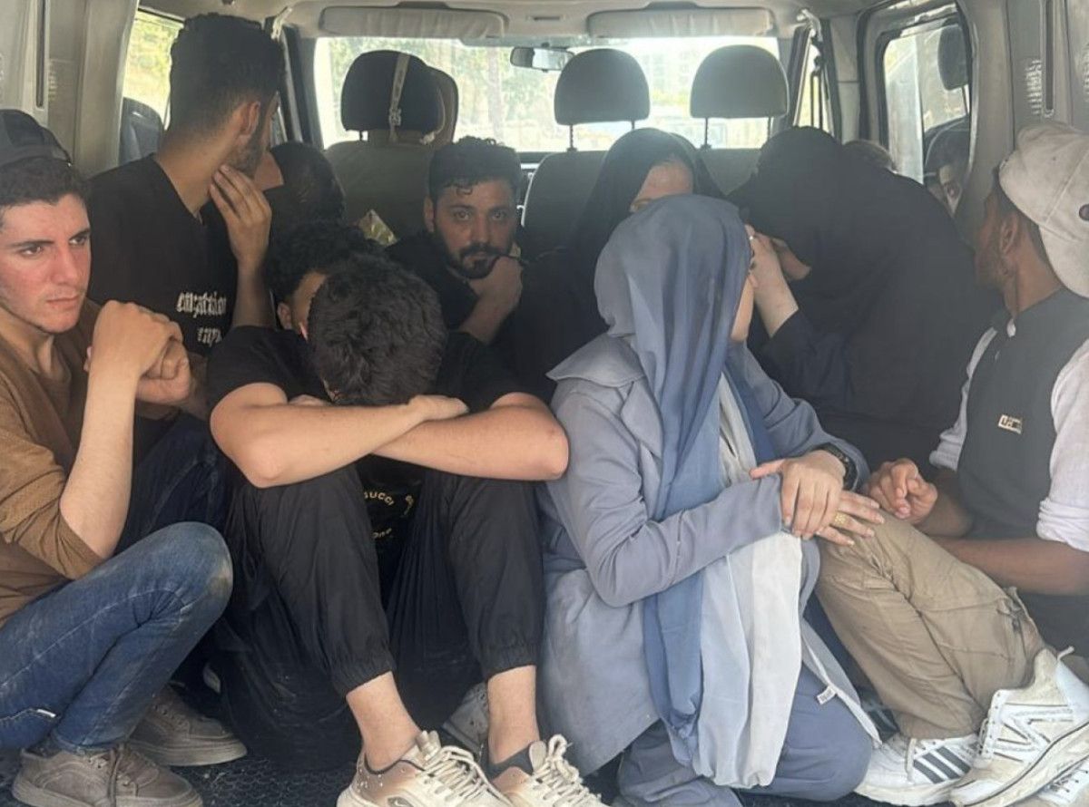 hatayda 24 duzensiz gocmen ve 1 organizator yakalandi 1 hF2yggJq