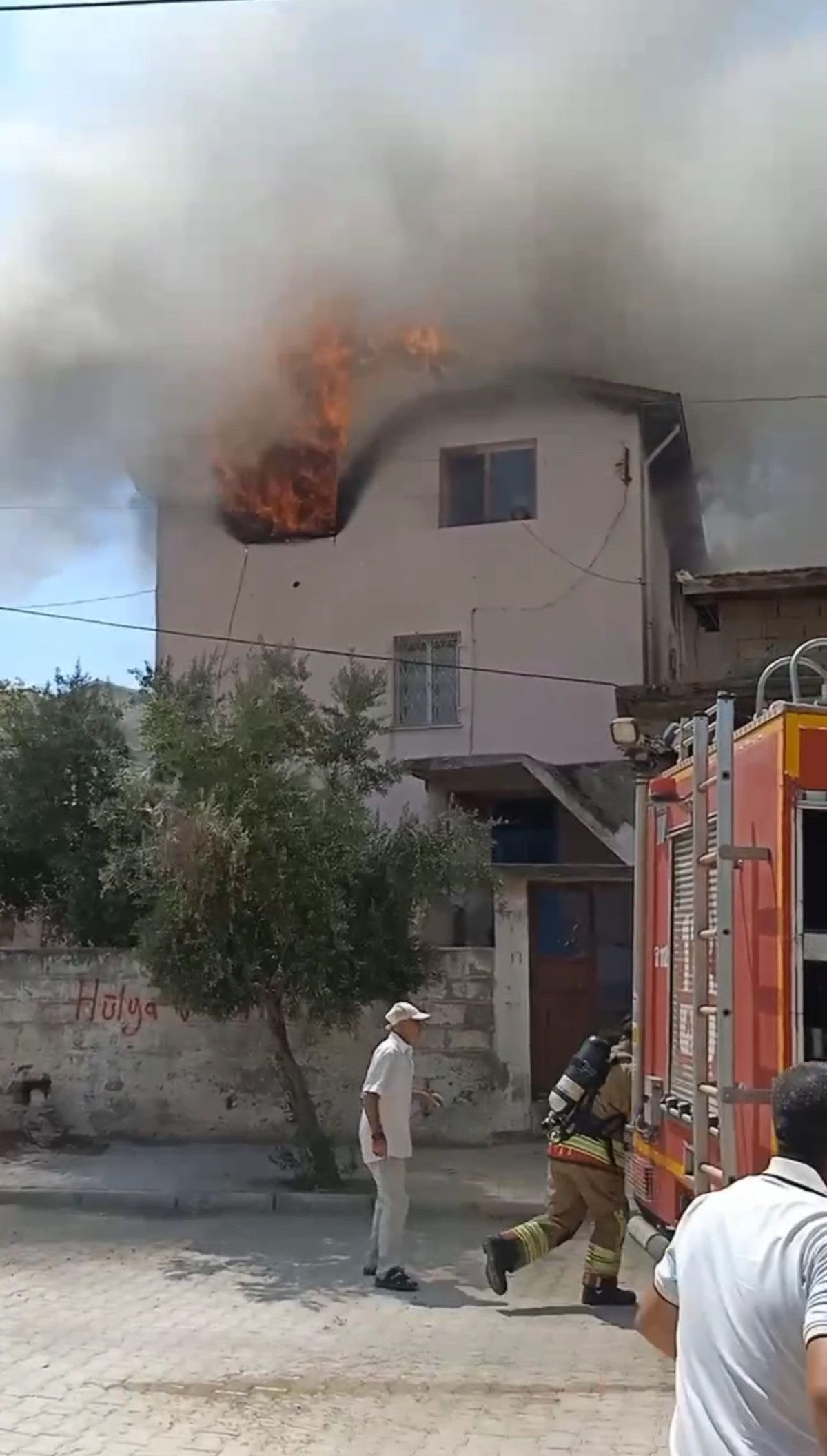 hatayda 3 yasindaki asaf cikan yangin sonrasi yasama tutunamadi 2 P4sk65Mk