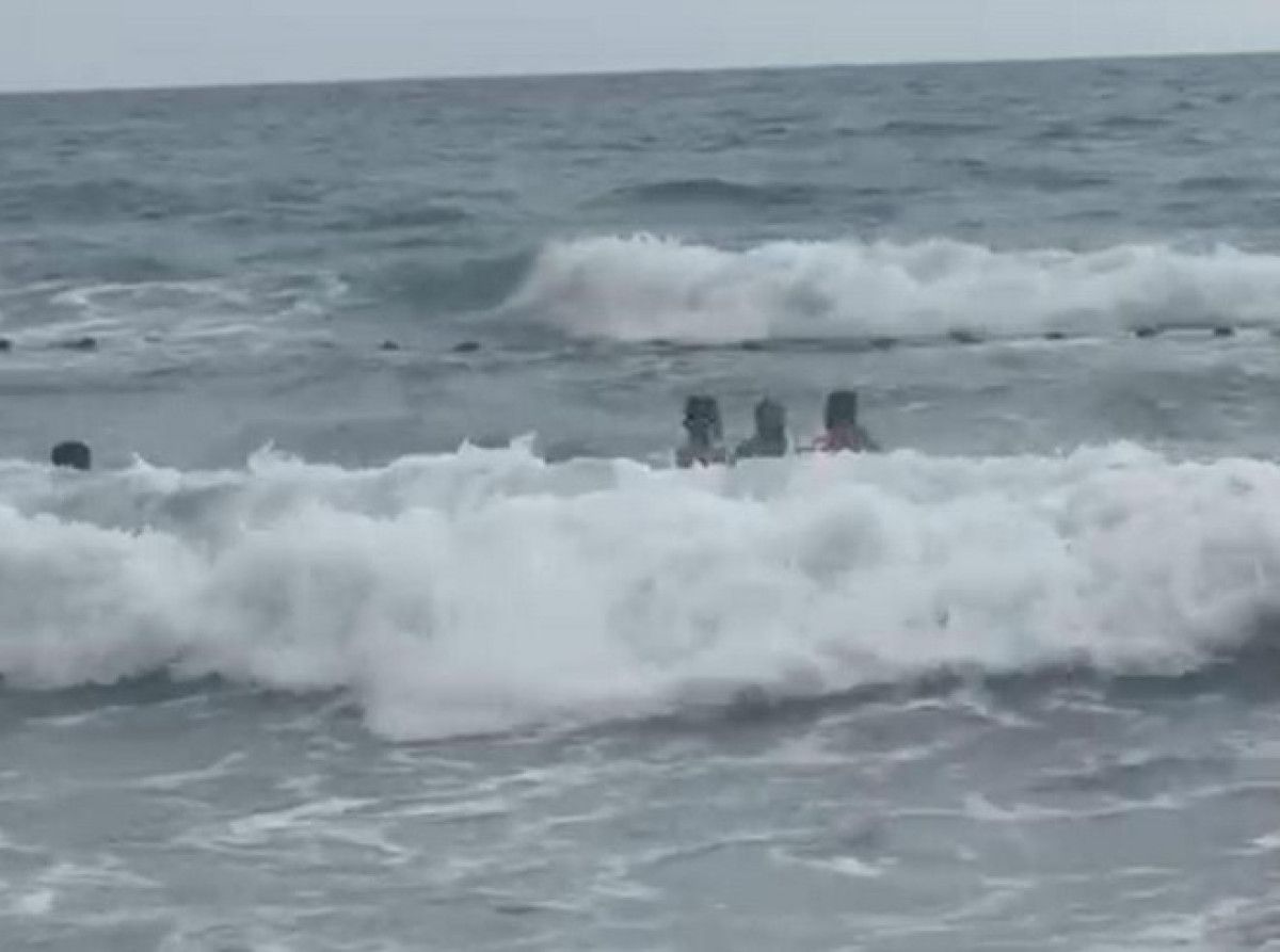 hatayda bogulma tehlikesi yasayan 2 kiz cocugu kurtarildi 0 ONQ34aTT