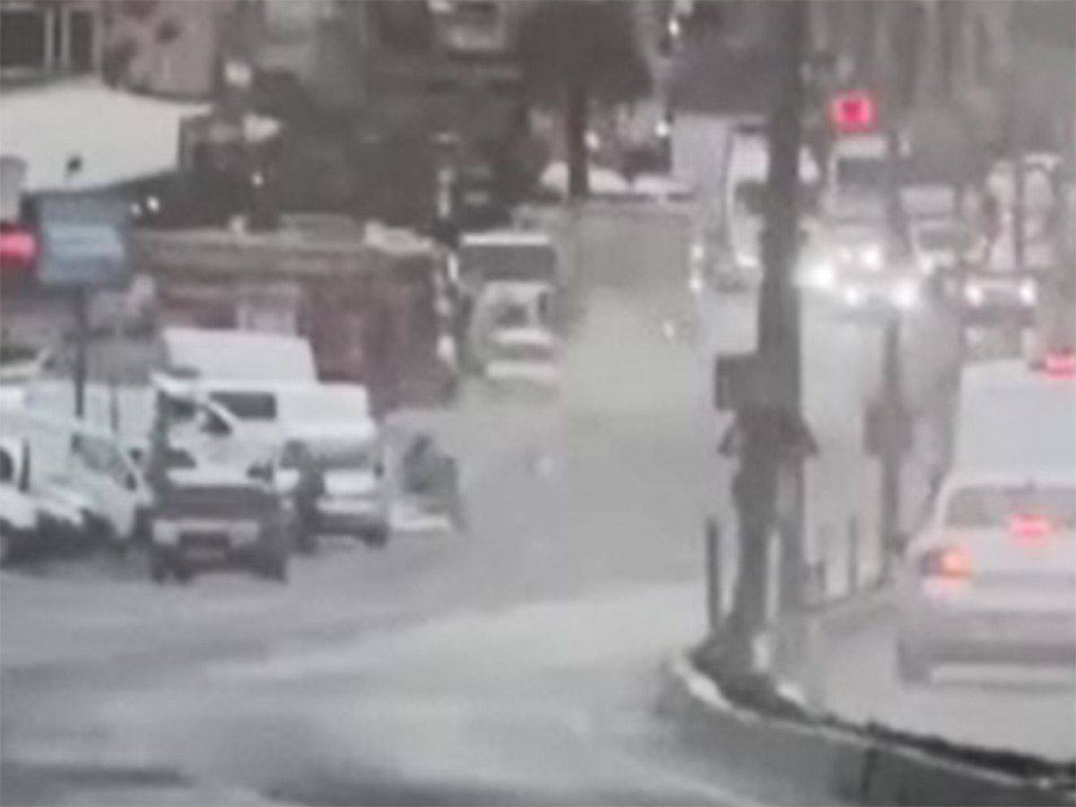 hatayda freni arizalanan tir onune kattigi aracla is yerine daldi 1 4iJyJlFk