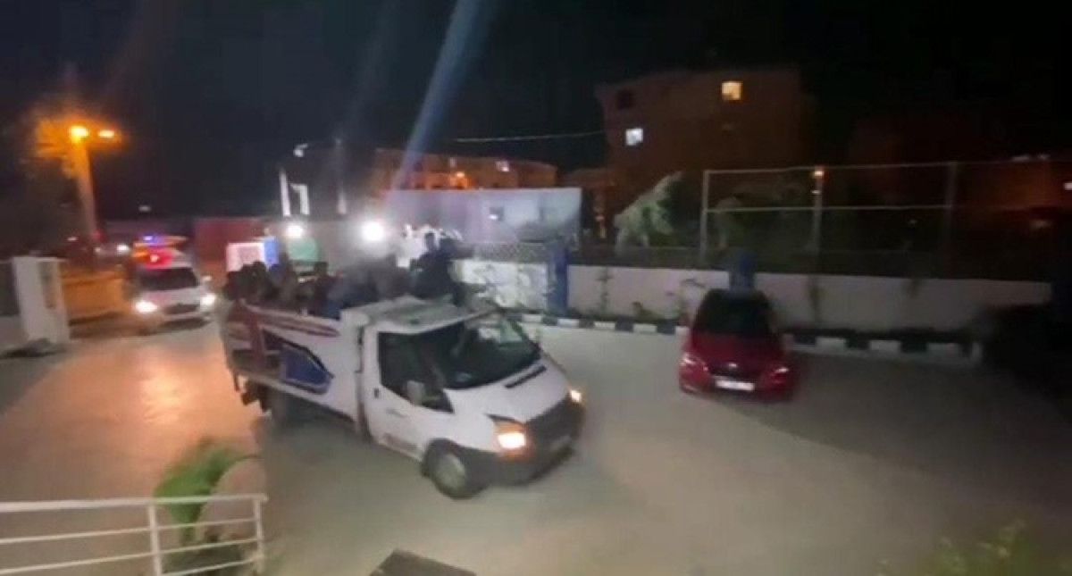 hatayda gocmen operasyonu fileyle kapatilan kamyonet kasasinda yakalandilar 2 XgErVSFr