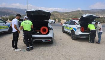 hatayda kirmizi isikta durmadi polisin droneuna yakalandi allah devletimizden razi olsun mymCmY7L