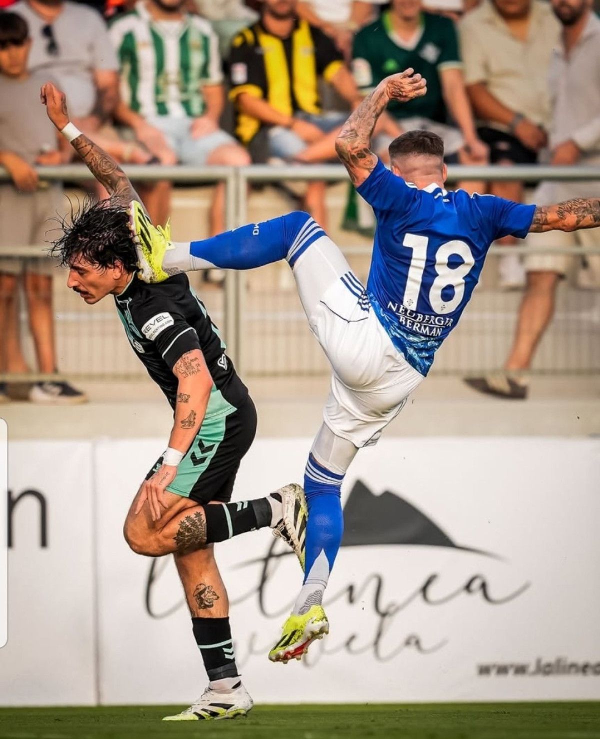 hazirlik macinda ortalik karisti futbolcular yumruk yumruga kavga etti 2 DYKVPibp