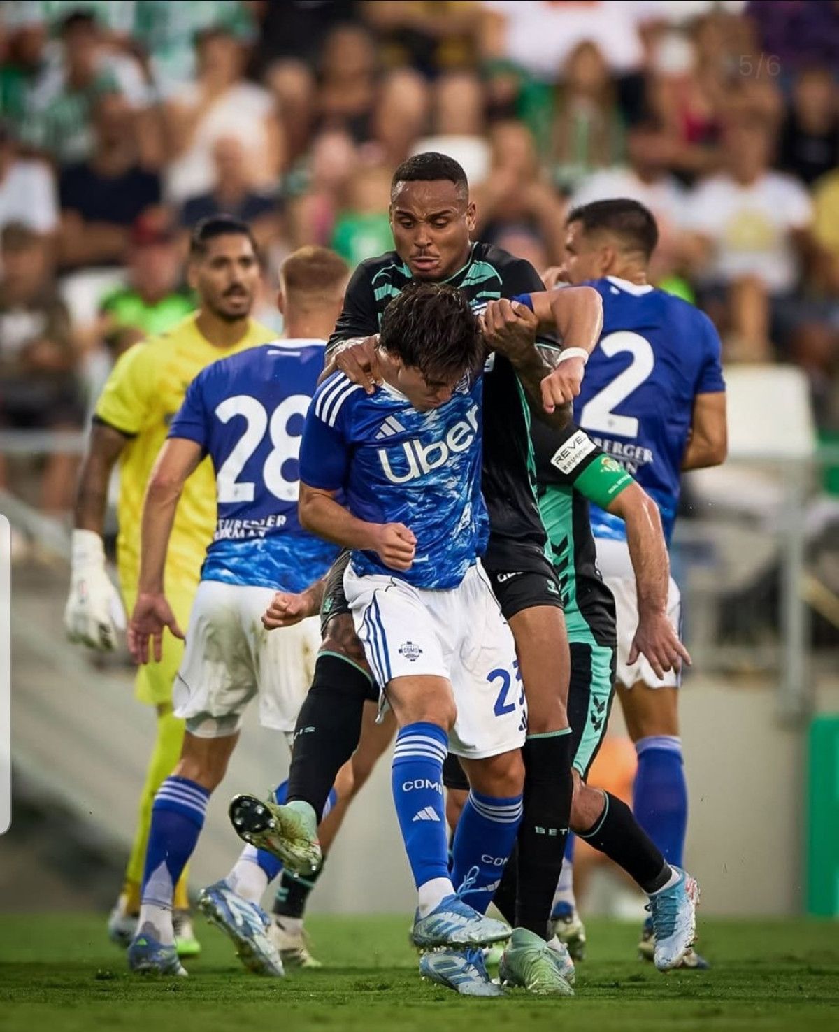 hazirlik macinda ortalik karisti futbolcular yumruk yumruga kavga etti 3 Drd5zVfd