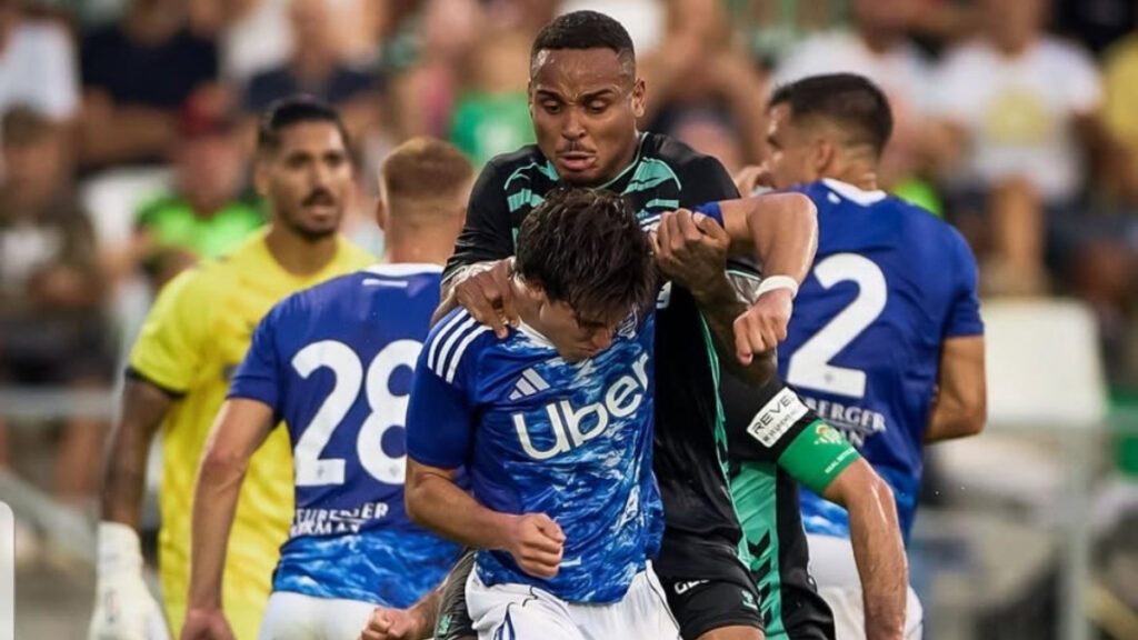 hazirlik macinda ortalik karisti futbolcular yumruk yumruga kavga etti 6dNBJmWG