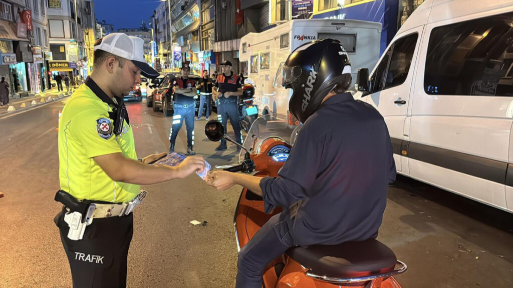 huzur istanbul uygulamasi 735 supheli gozaltinda kVlsdNxh