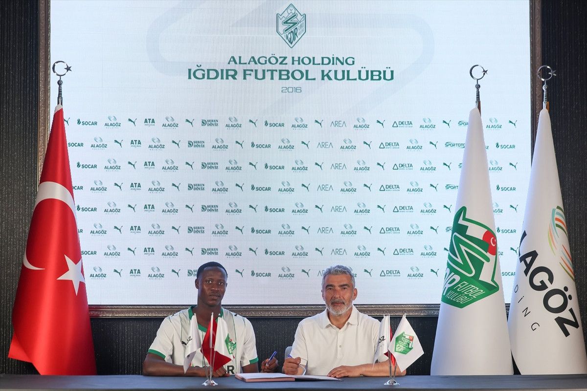 igdir fk moustapha camara ile malik yilmazla sozlesme imzaladi 0 fyIieurs