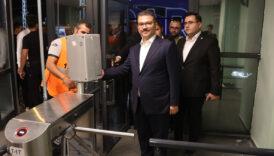 igdir valisi turan protokol tribunune elektronik biletle giris yaparak maci takip etti KCKzPPRT