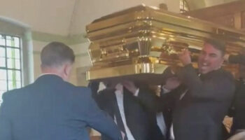 ingilterede roman kral milyon dolarlik altin tabutla gomuldu jnRSfTyW