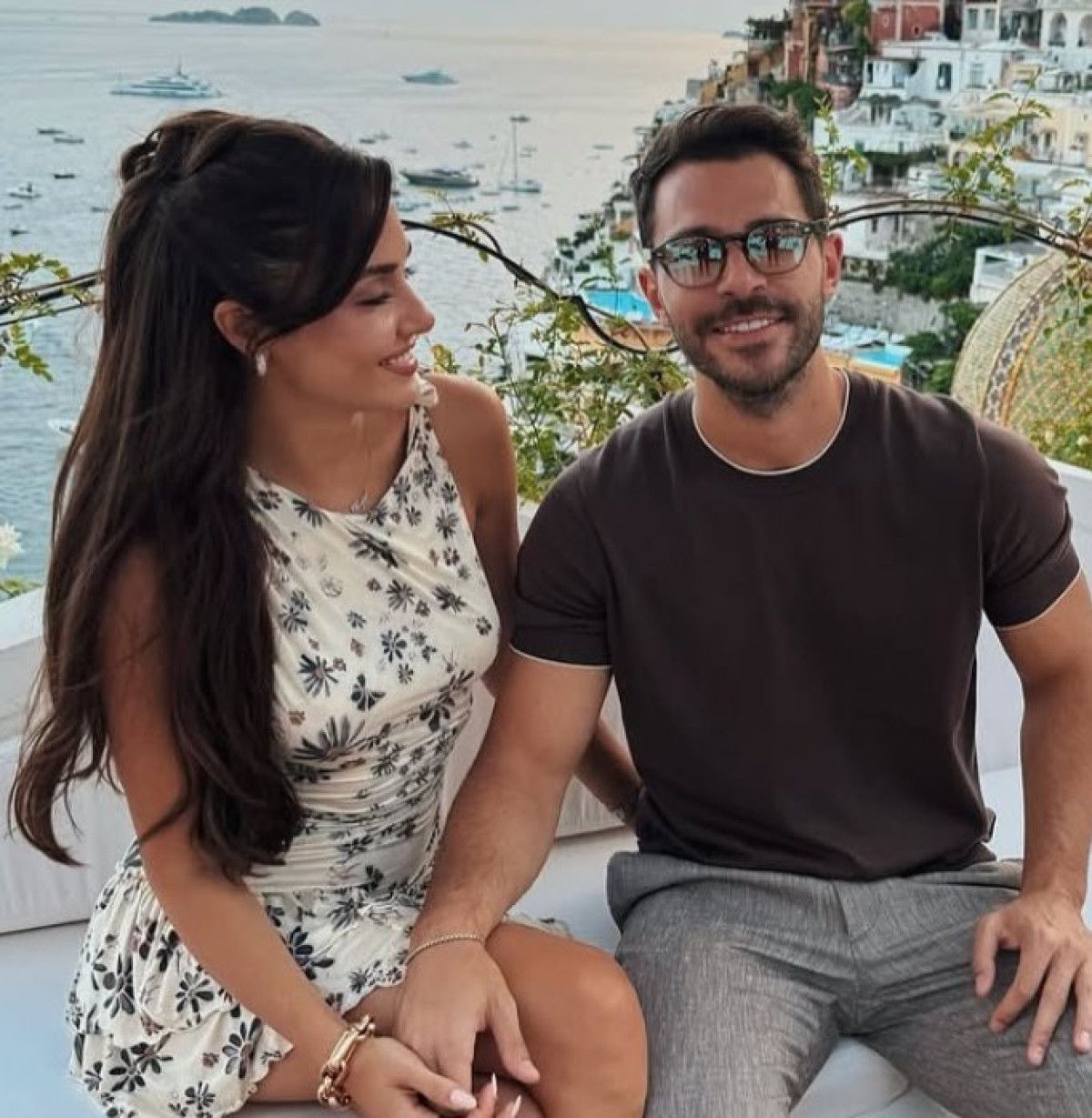 is insanindan da hamle geldi hande ercelden sonra hakan sabanci da fotograflari sildi 0 6a5AzH3y