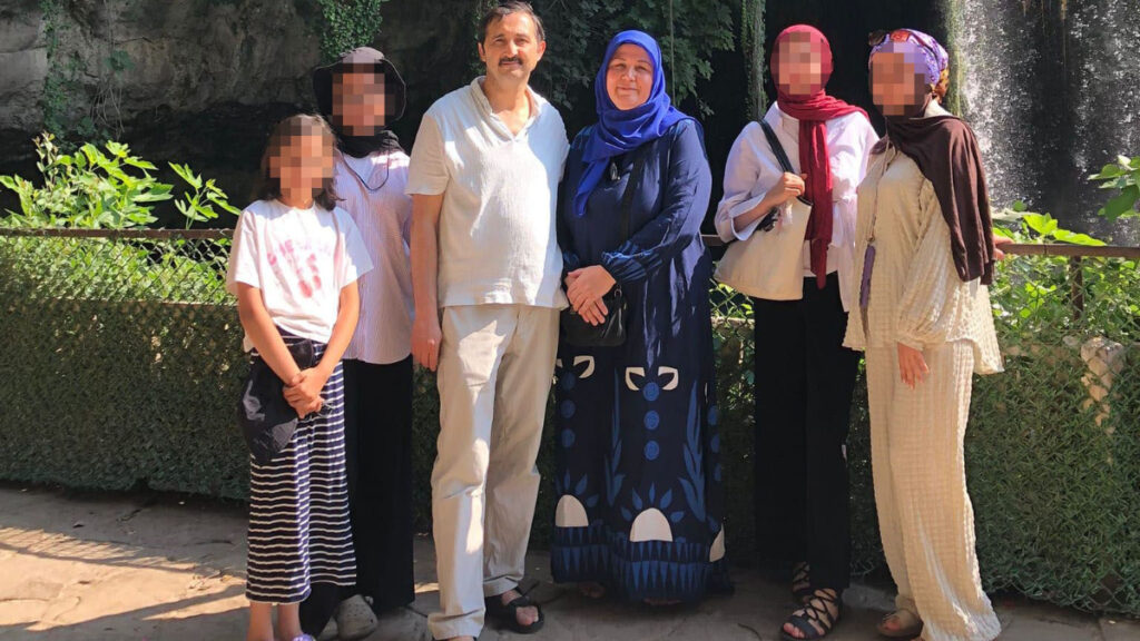 ispartada yol tartismasinda aileye dehseti yasattilar aN8lH5sW