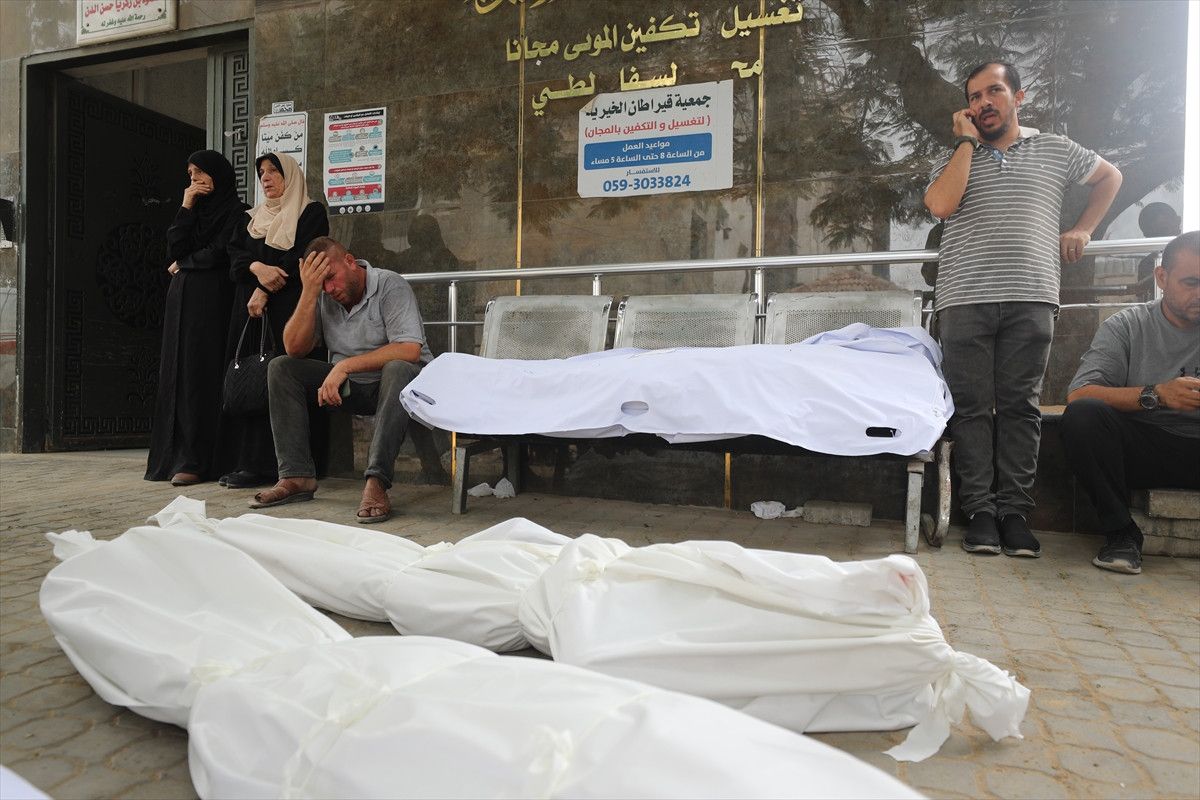 israil gazzede filistin kizilayi karargahini bombaladi 1 personel hayatini kaybetti 0 DLqnmCy3