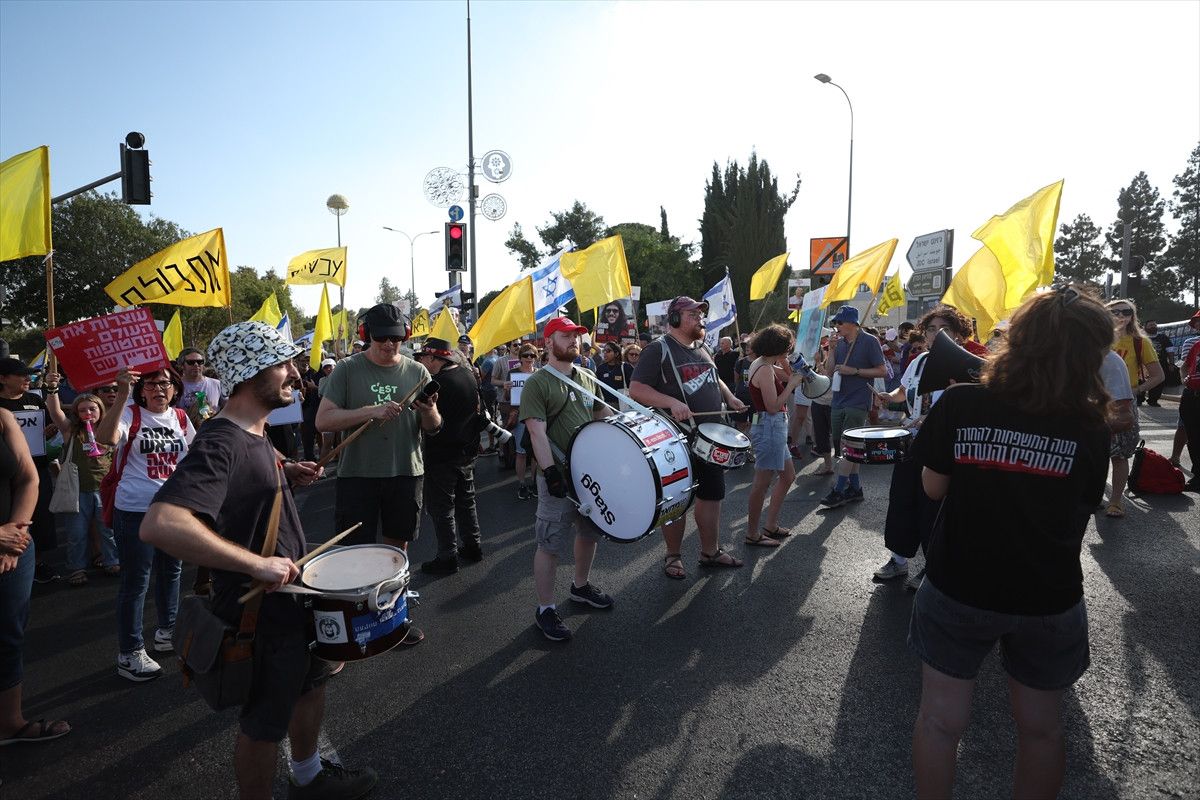 israilliler tel avivde sokaga cikti gazzede savasin sona erdirilmesi talebiyle protesto duzenleniyor 1 gvBqD2z5