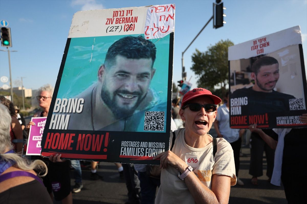 israilliler tel avivde sokaga cikti gazzede savasin sona erdirilmesi talebiyle protesto duzenleniyor 10 ZwrDadLD