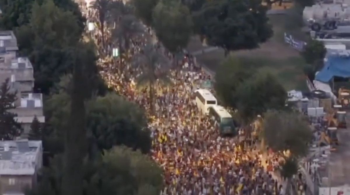 israilliler tel avivde sokaga cikti gazzede savasin sona erdirilmesi talebiyle protesto duzenleniyor 4 gQawUd9b